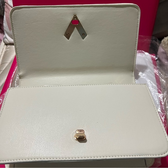 Valentino Orlandi White Quilted Vegan Leather Bag Gold Hardware NWT MSRP $279 - Picture 4 of 9